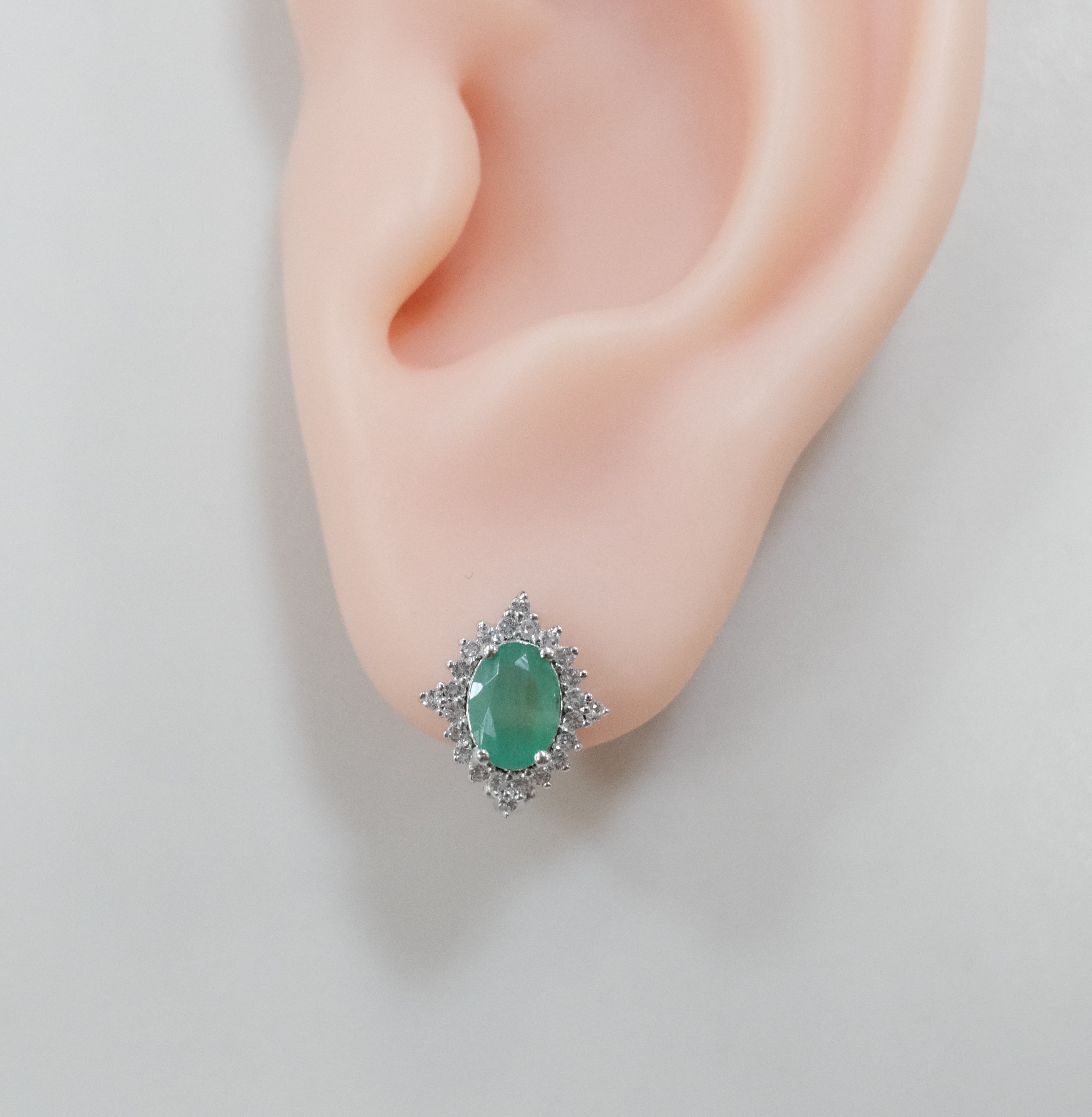 Серебряные серьги с изумрудами